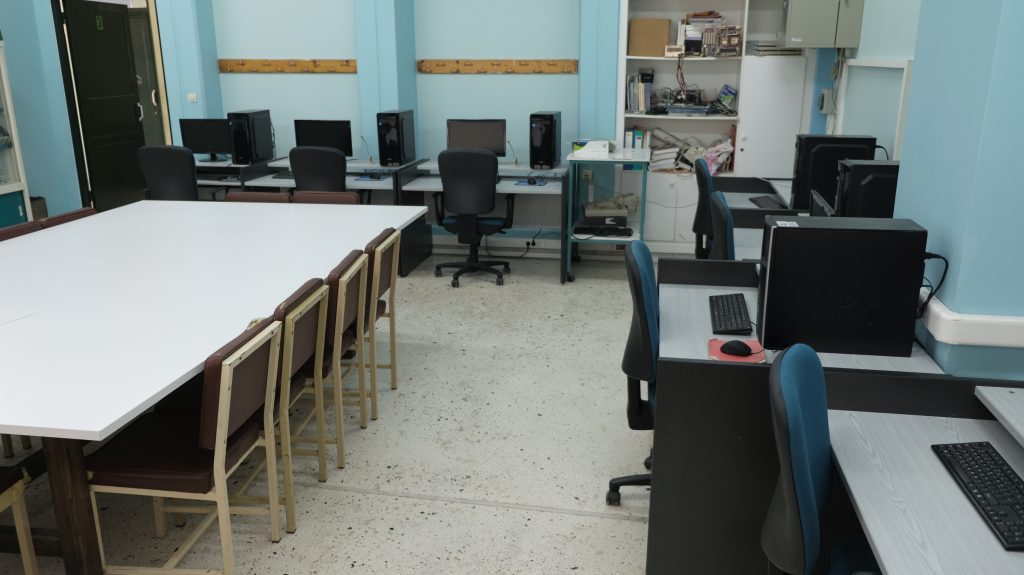Αίθουσα Πληροφορικής του 2ου Γυμνασίου Γέρακα